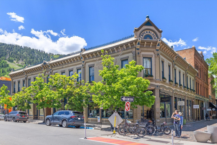 Residence Hotel — Aspen, CO
